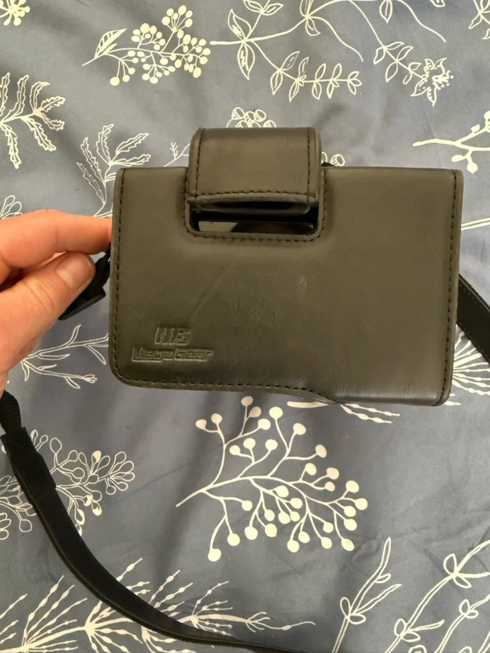 Olympus OM-D E-M10 Mirrorless Digital Camera with 14-42mm F3.5-5.6 Lens